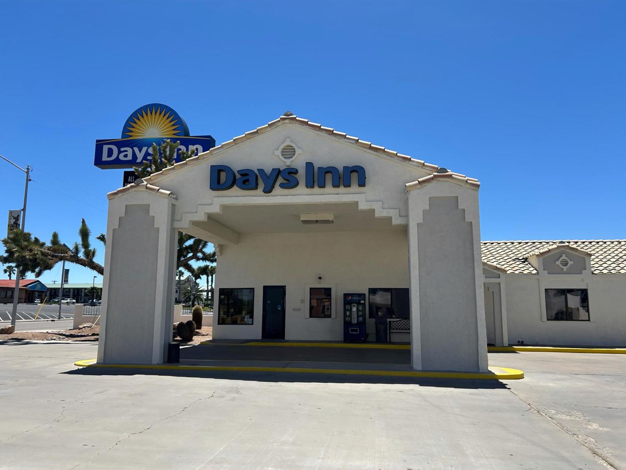 Days Inn By Wyndham Kingman West Exterior photo